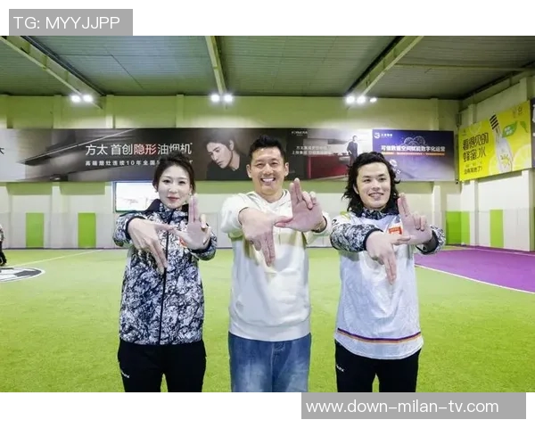 足球热潮中的女主持人如何引领新风尚与观众互动