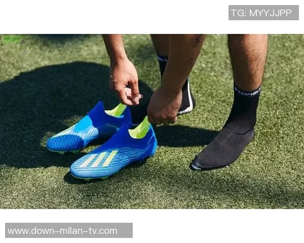 阿迪达斯红龙足球鞋助你在球场上尽显风采与实力的完美选择